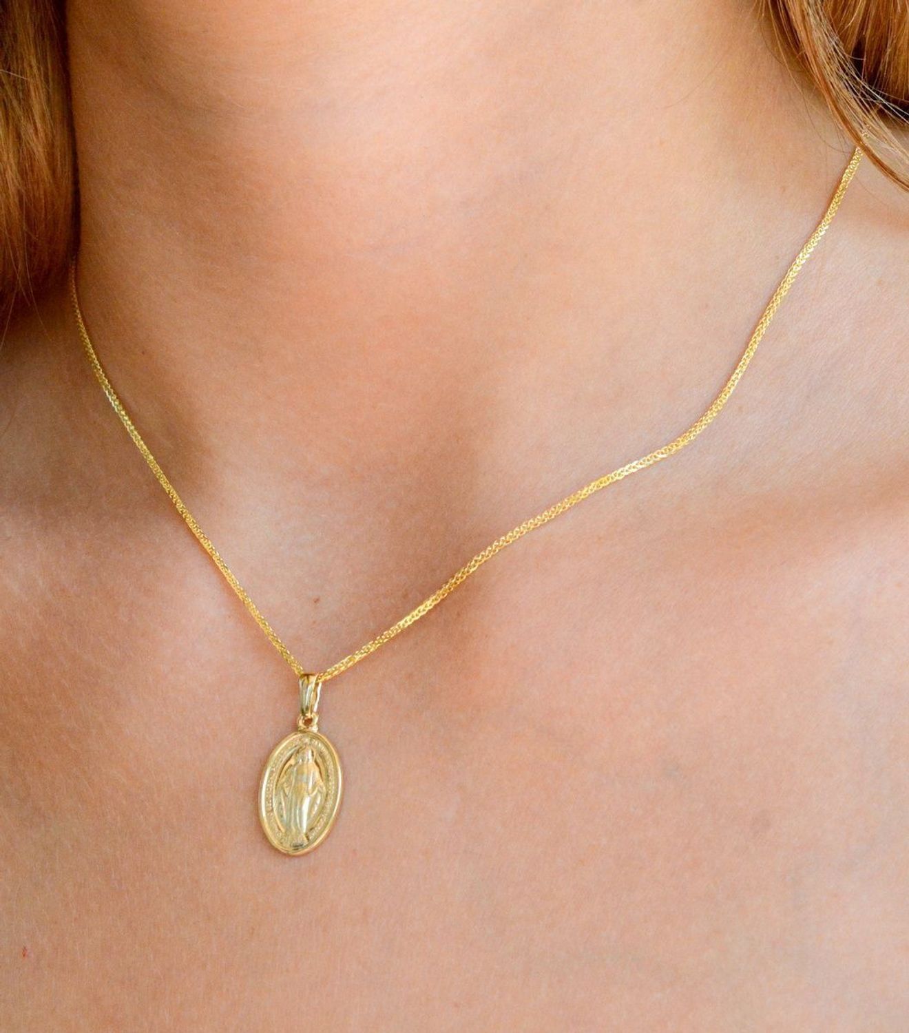 Łańcuszek złoty lisi ogon próba 585, LA 261C 375 0,5mm Klasyczny i uniwersalny łańcuszek o splocie lisi ogon, wykonany z żółtego złota próby 375 o wadze około 1,29 gram. Łańcuszki to uniwersalne 1.jpg